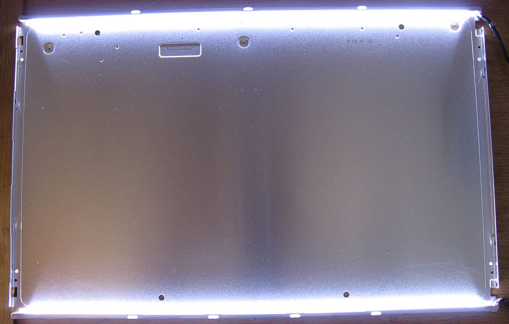 Edge LED
(подсветка светодиодами по краям)